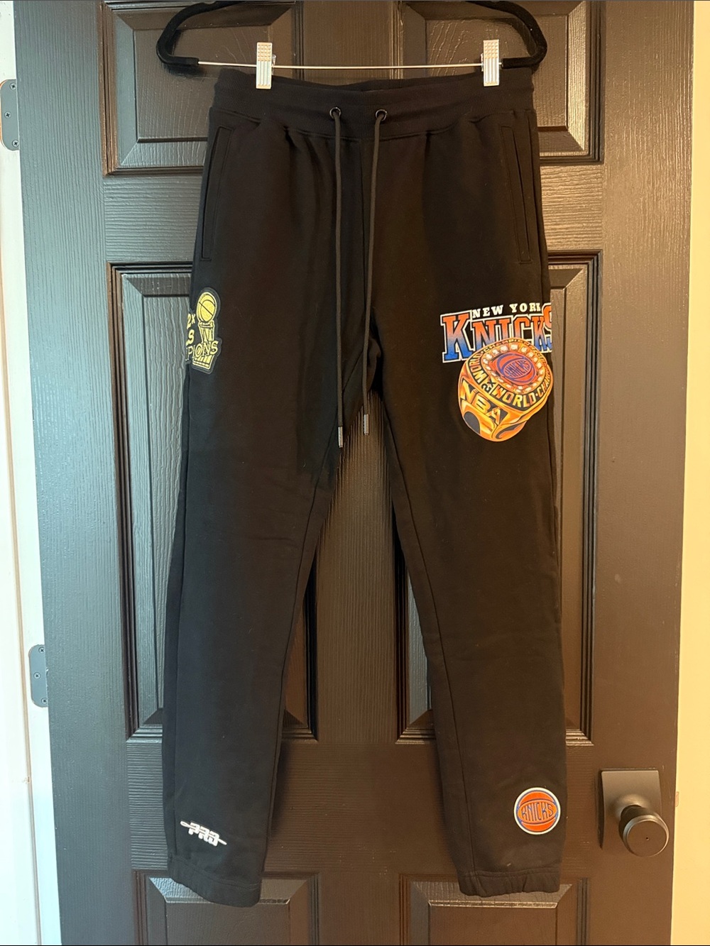 New York Knicks Black Graphic Jogger Sweatpants with Team Patches